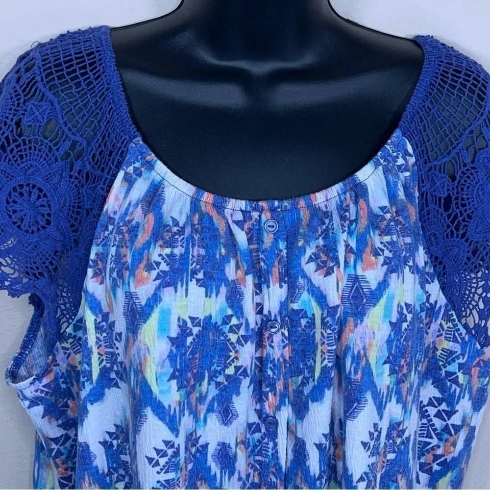 LARGE SIGNATURE STUDIO BLUE TRIBAL GEOMETRIC EMBROIDERED ACCENT TOP